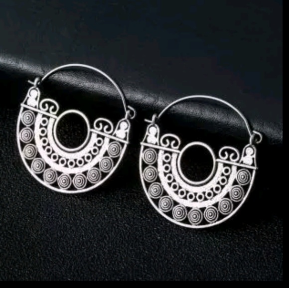 Unique design tribal style earrings - Picture 4 of 4